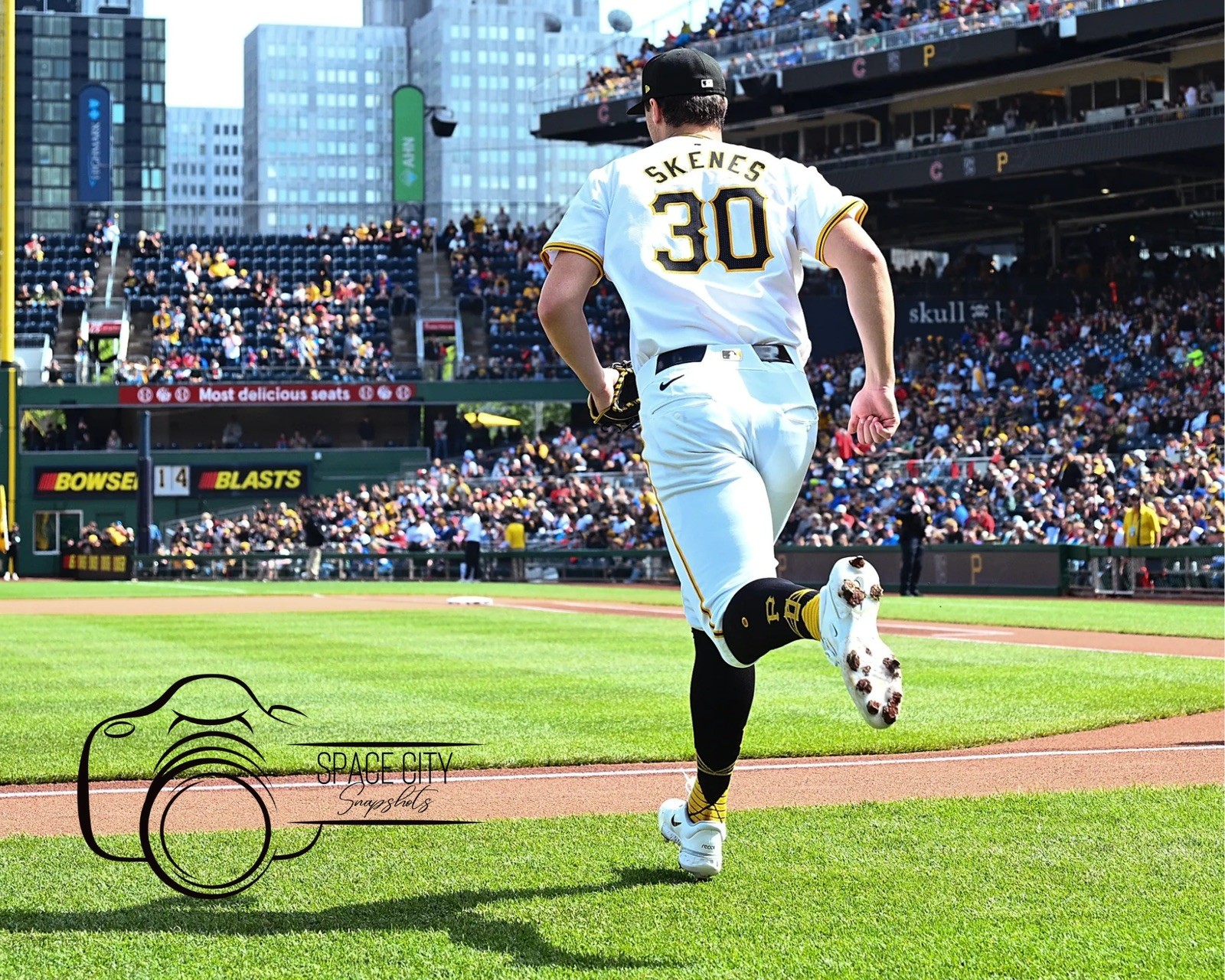 Paul Skenes  Pittsburgh Pirates MLB  Unsigned 8x10 Glossy Photo Fast Shipping