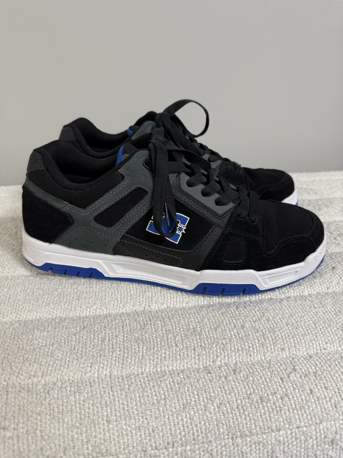 Men’s DC Stag Shoes Size 12 , Black W/ Blue Preowned