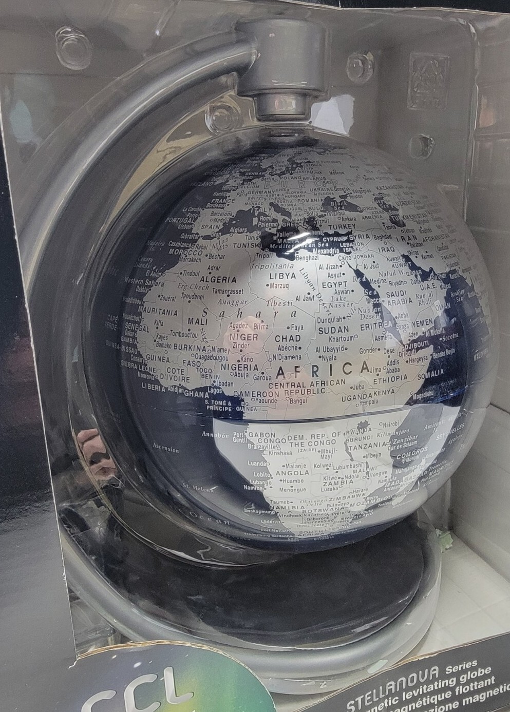 Fascinations World Map Globe Floating Magnetic Levitating Globe. 8" (Read Desc)