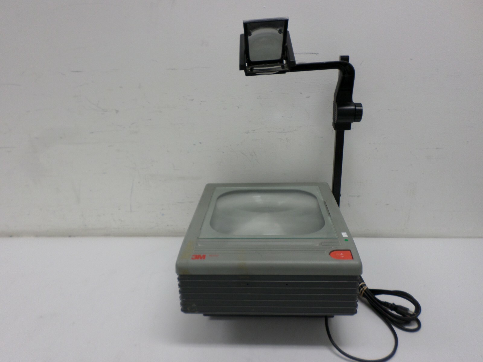 3M 9050 Overhead Projector Model 9000AJA  (Bad Bulb)