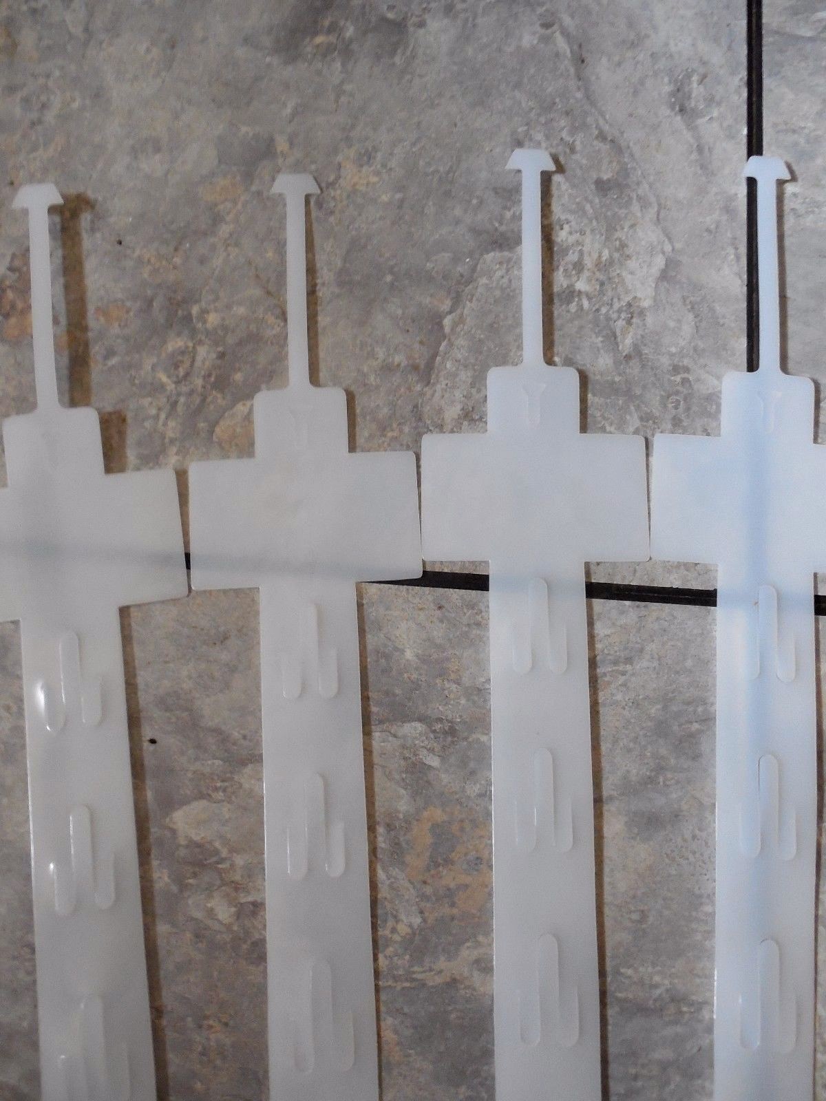 12 pc Strip Hanging Display Merchandise Clip Holds 12 items Plastic 32" Retail