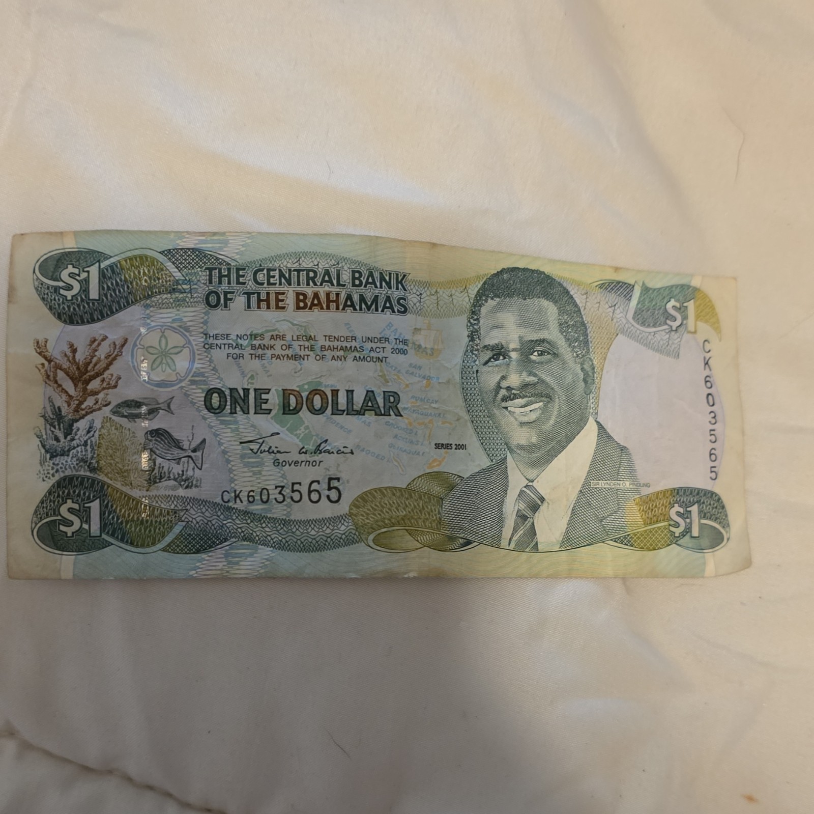 Bahamas $1 Banknote 2001 Series CK603565