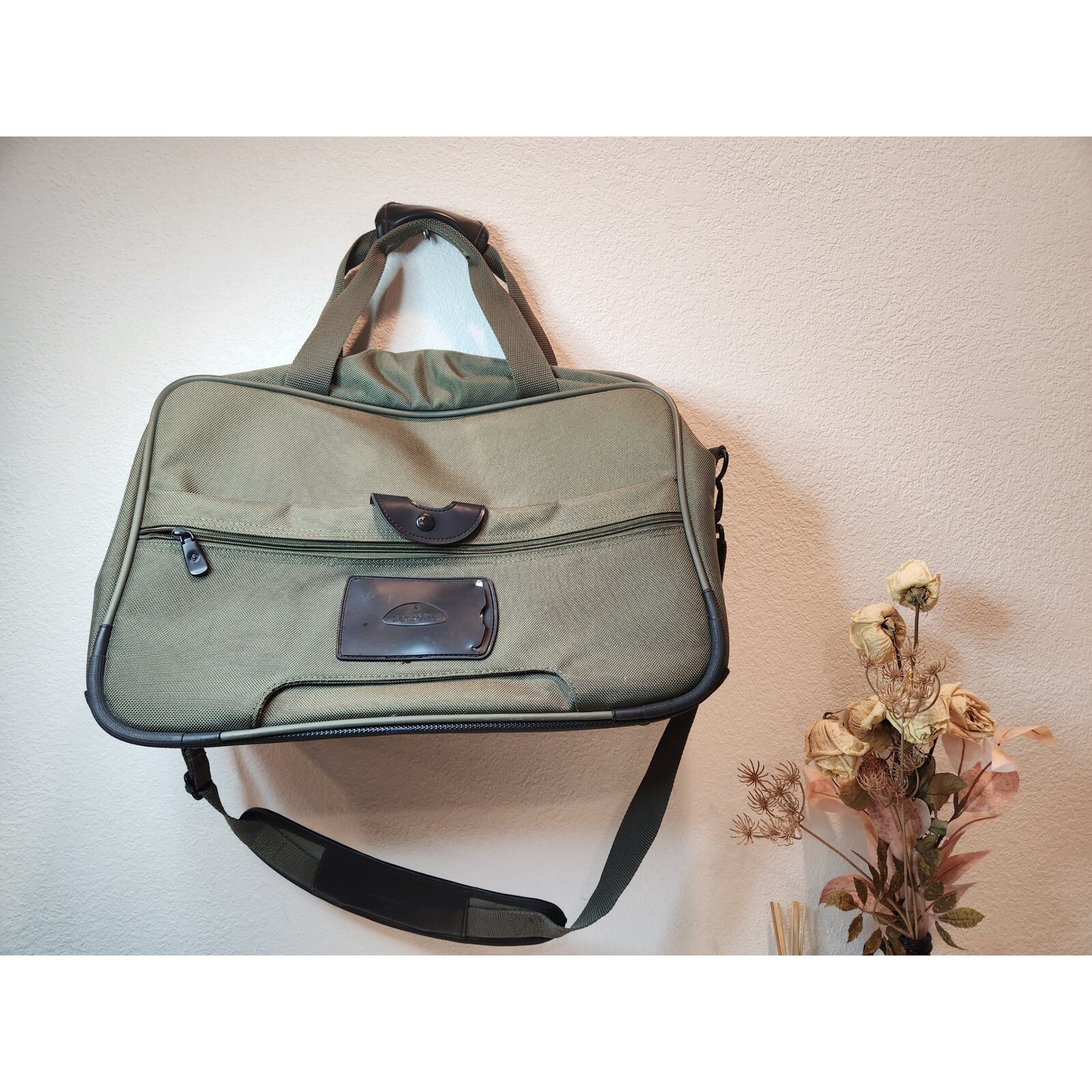 Samsonite Olive Green Travel Duffel Bag Carry-On Shoulder Strap Organizer