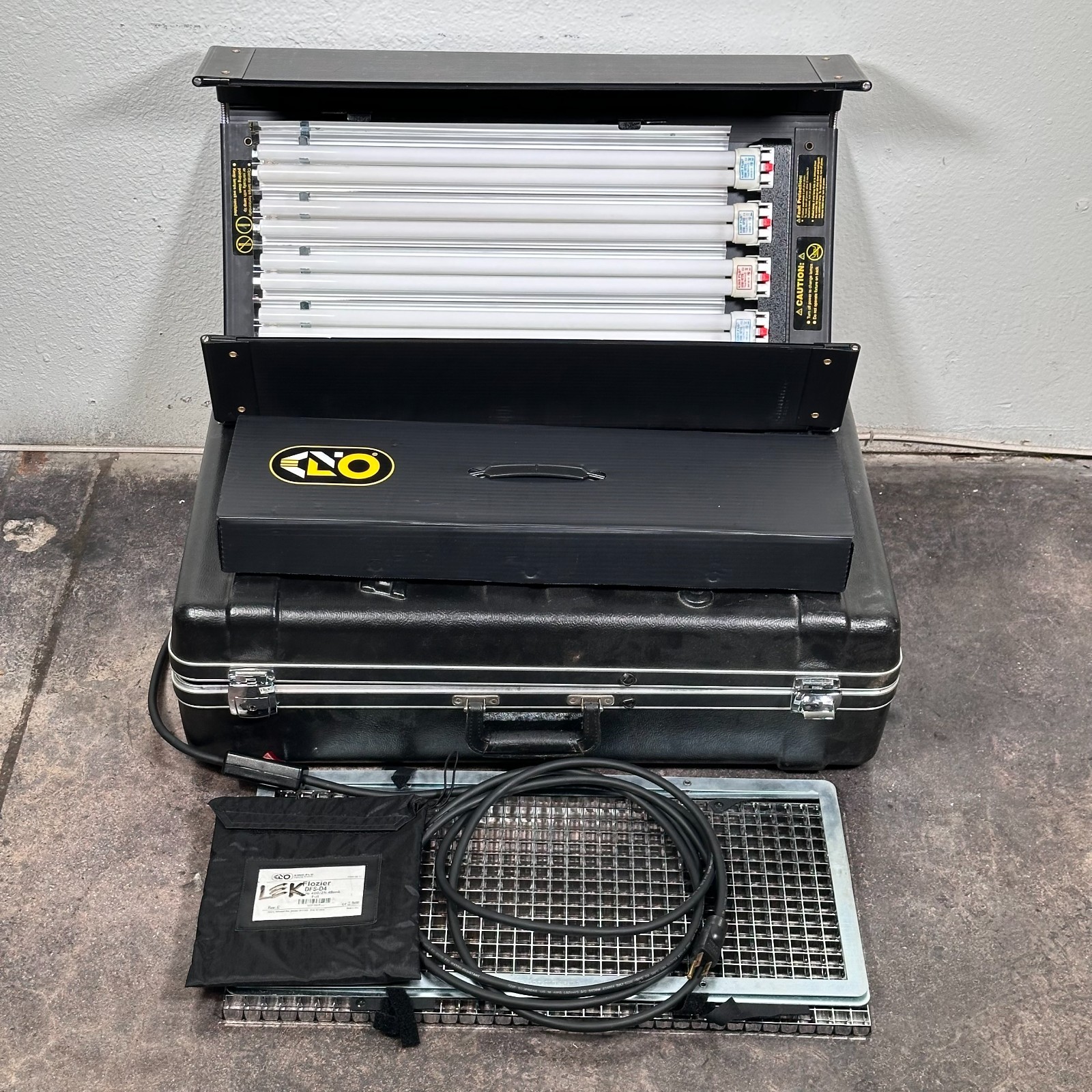Kino Flo DIV-400 Diva Lite for Studio Lighting w/ Case