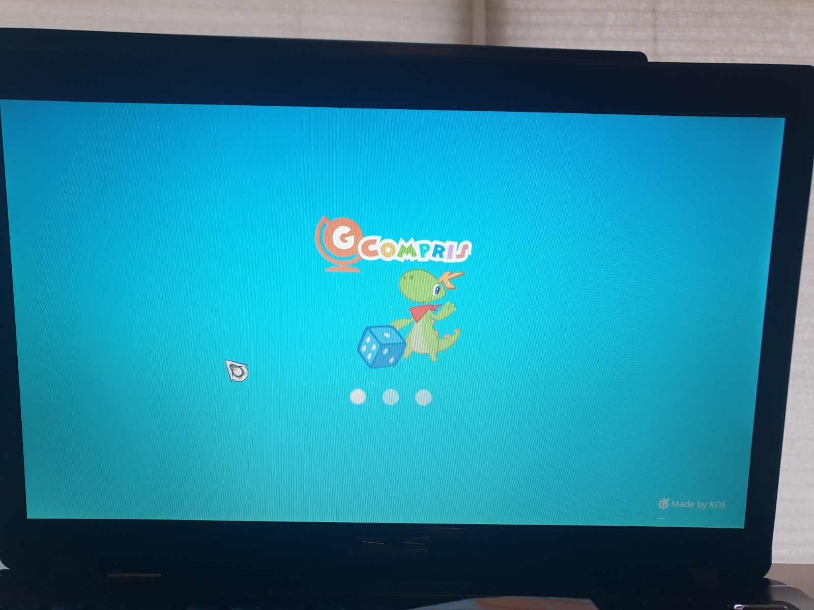 Linux Zorin OS 18.1 Education, 64-bit, Bootable Live and Install USB Flash Drive