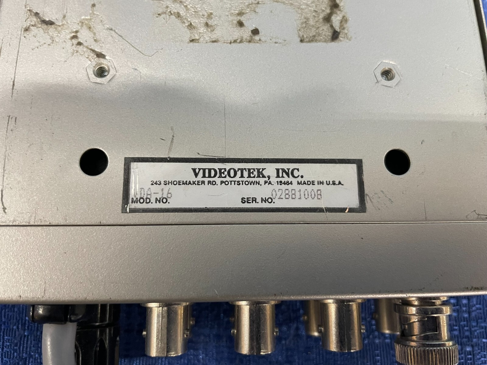 VideoTek - VDA-16 - Video Distribution Amplifier - Powers On