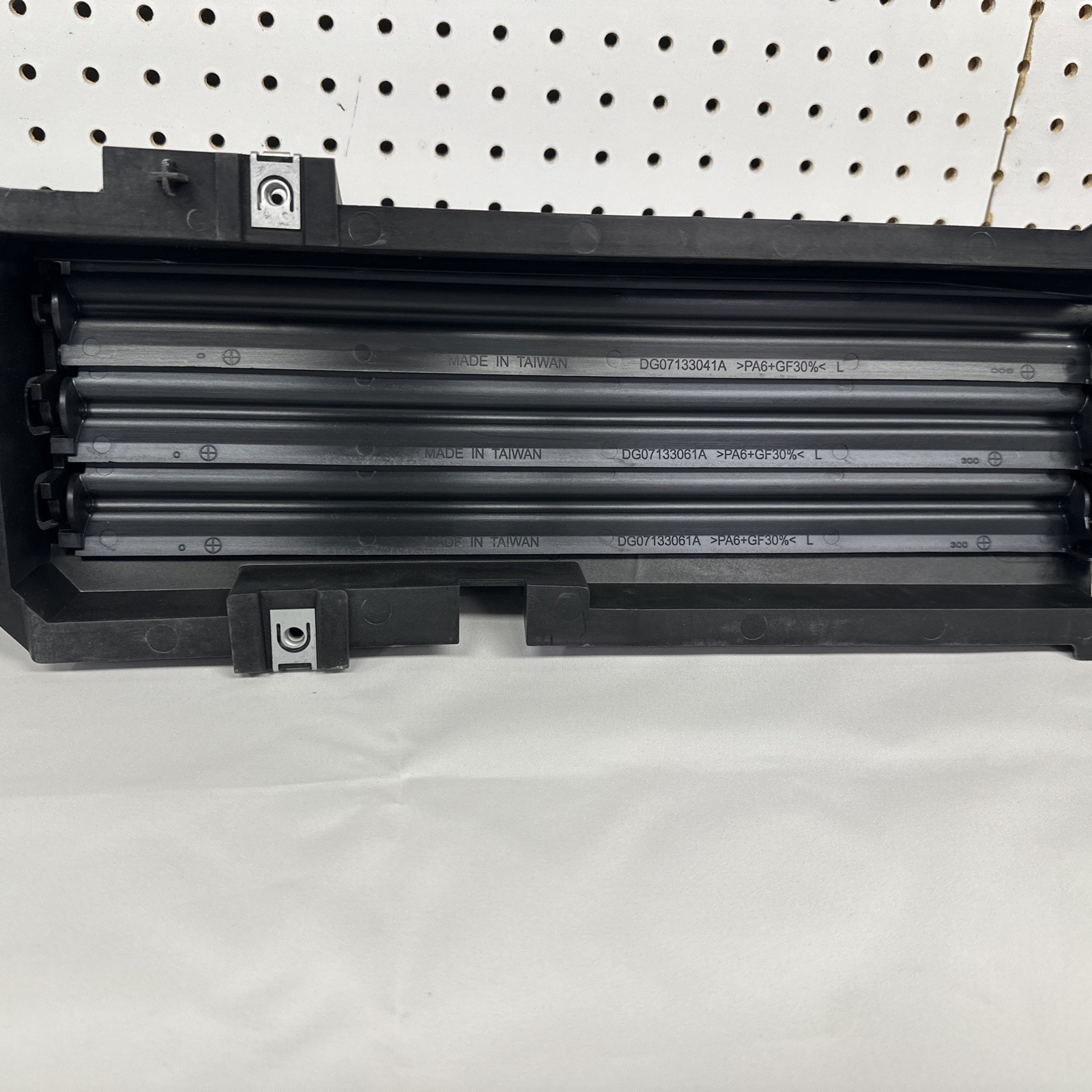 2019-2021 DODGE RAM 1500 FRONT LOWER ACTIVE AIR SHUTTER GRILLE DG07133GAQ CAPA
