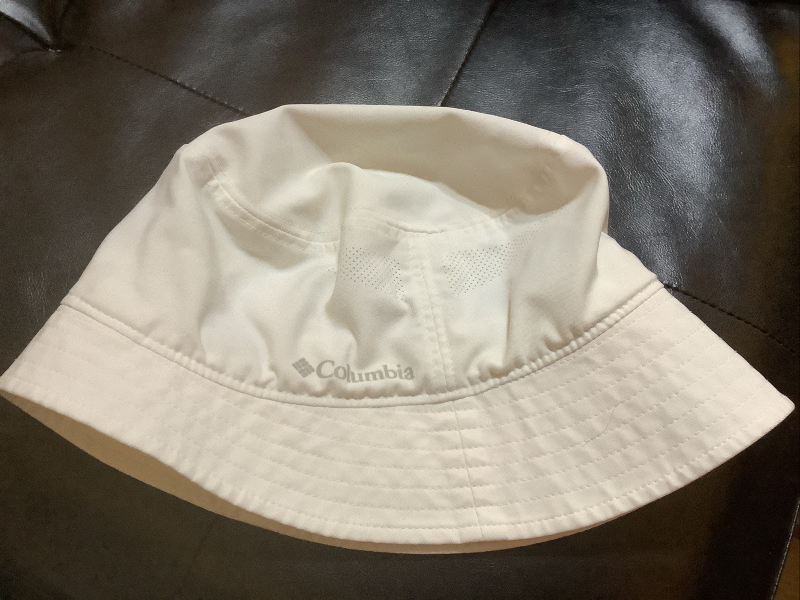 Columbia Bucket Hat Omni Shield Small/Medium  White~ Breathable