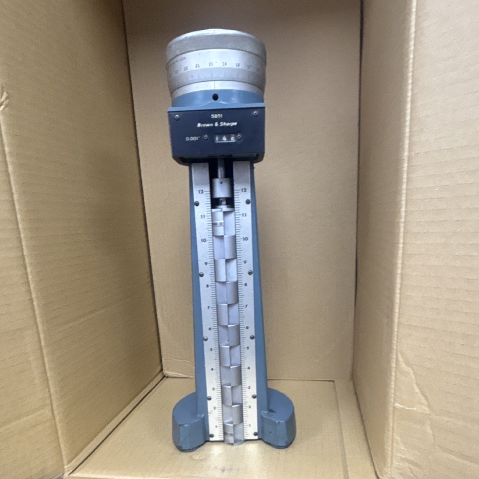 Brown & Sharpe 5851 master height gage  12 inch