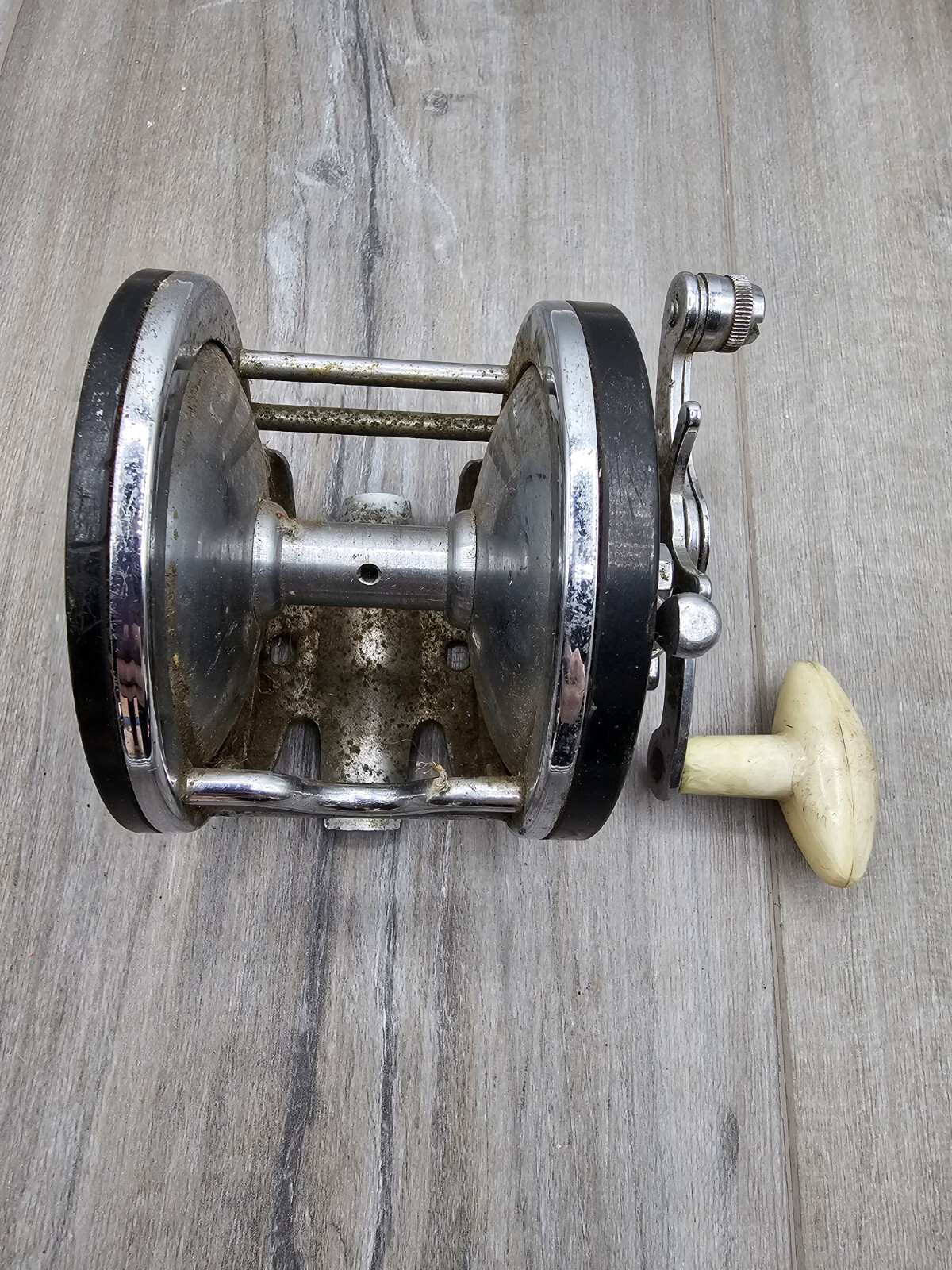 VINTAGE OCEAN-CITY SALT WATER 112 FISHING REEL