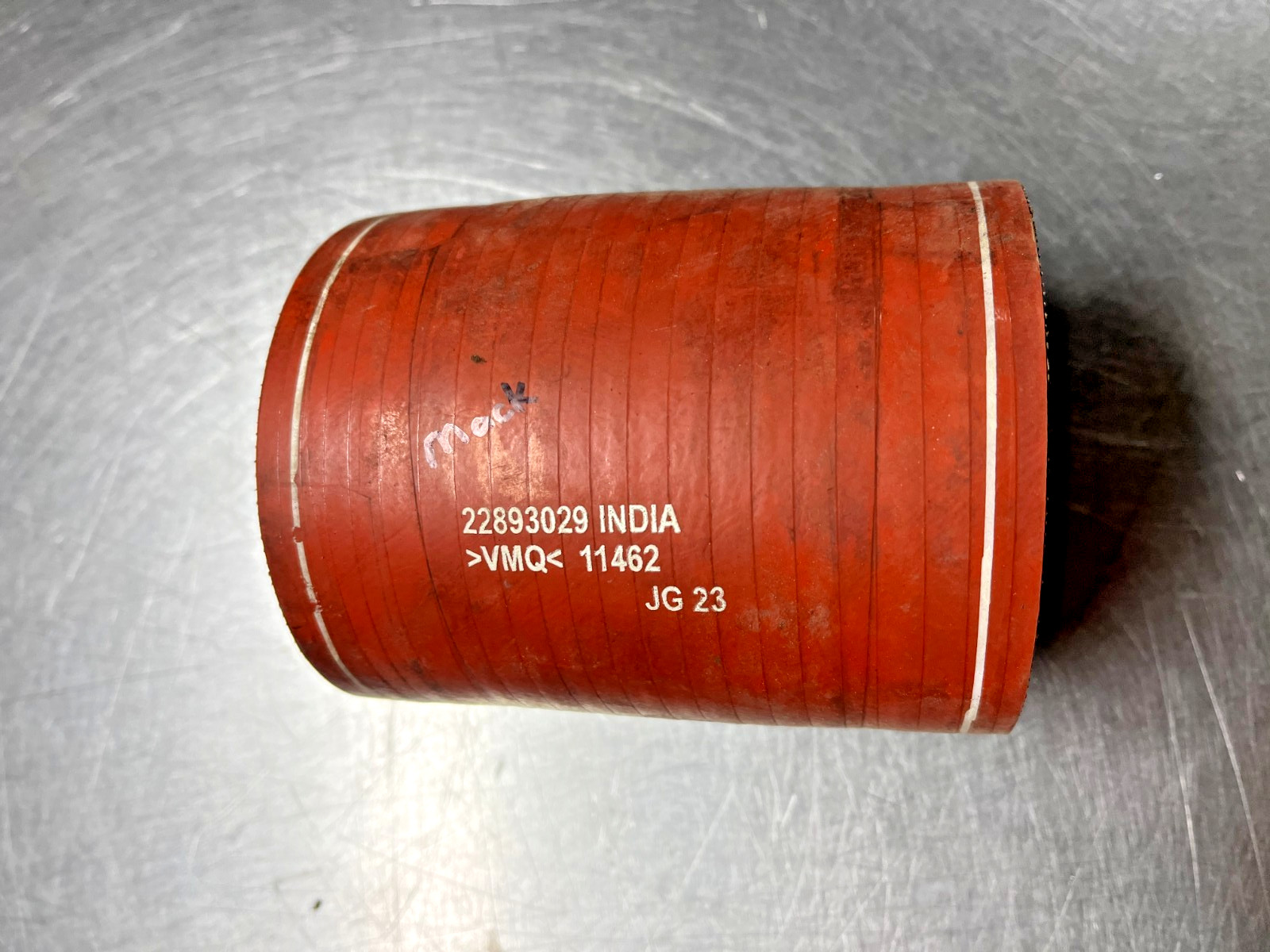 22893029  MACK  HOSE  Bulldog  Volvo
