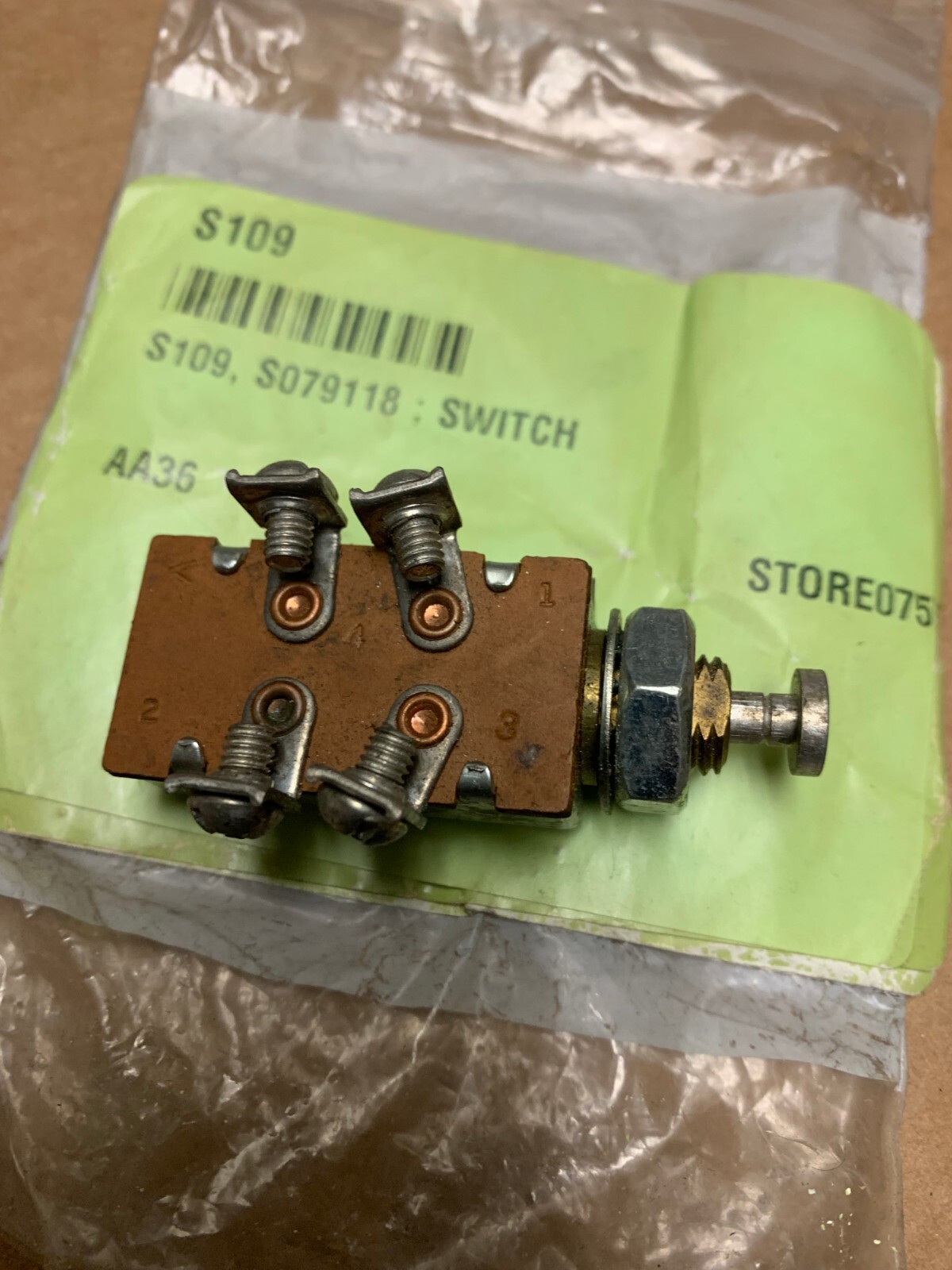 ONE GENUINE COLE HERSEE DOOR SWITCH 4 SCREW TERMINAL ON/OFF PUSH BUTTON S109