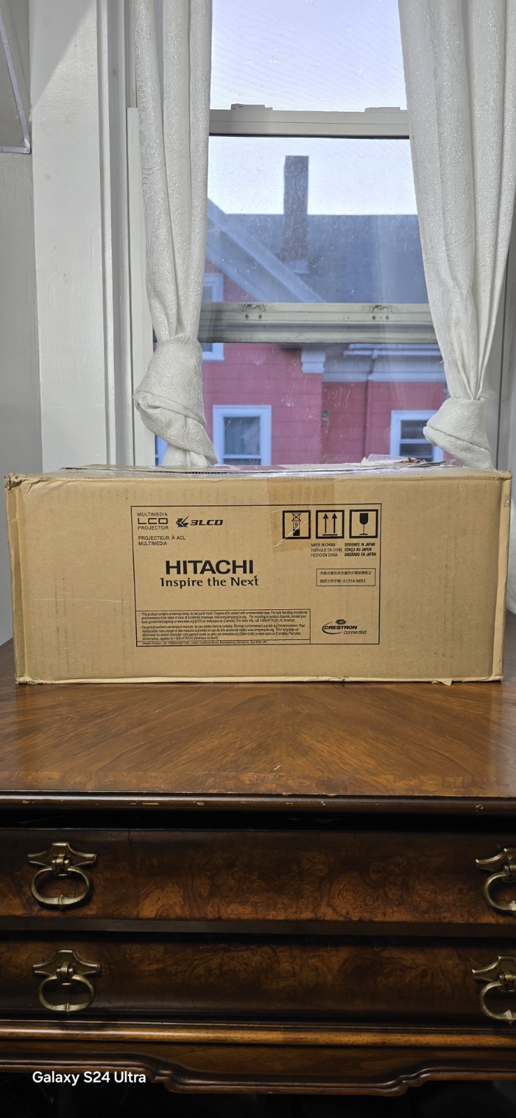 Hitachi CP-AX2505 3LCD Ultra-Short Throw Projector 2700lm HDMI White