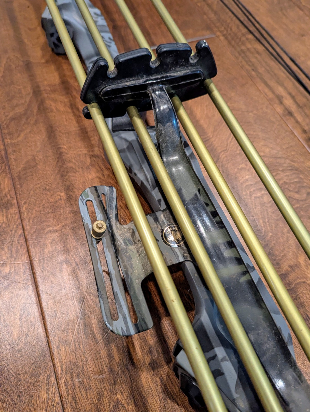 SILVERHAWK Compound Bow & Hunter Arrows Camo