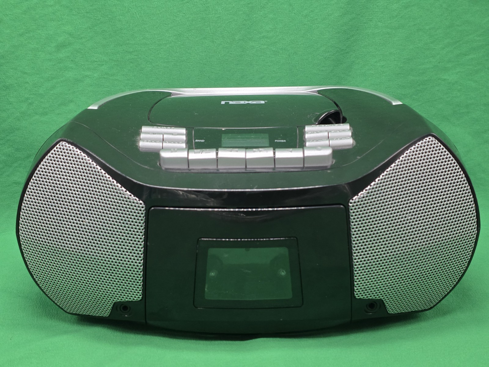 NAXA NPB-268 Portable CD/Cassette Boombox AM/FM Player Read Description
