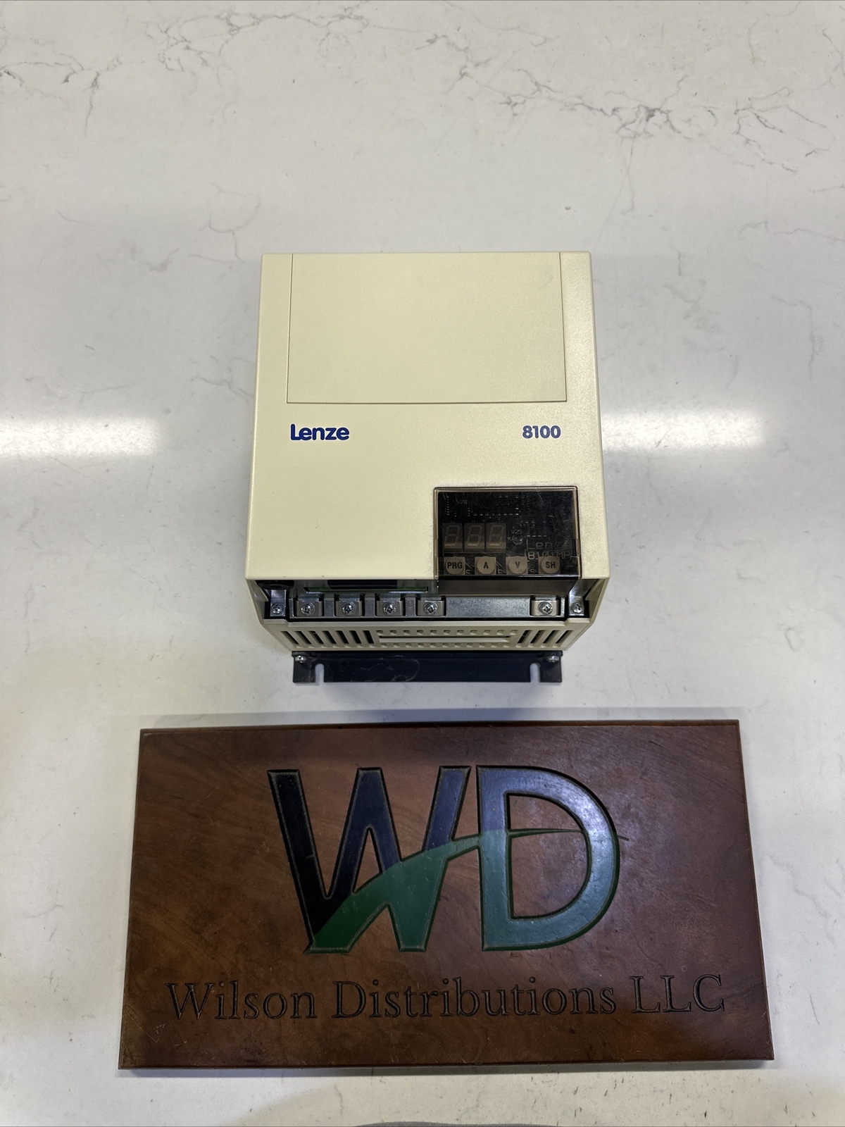 LENZE 8100 Inverter VFD 8104_E.5C.21  347448 220/240 9A New Old Stock No Box