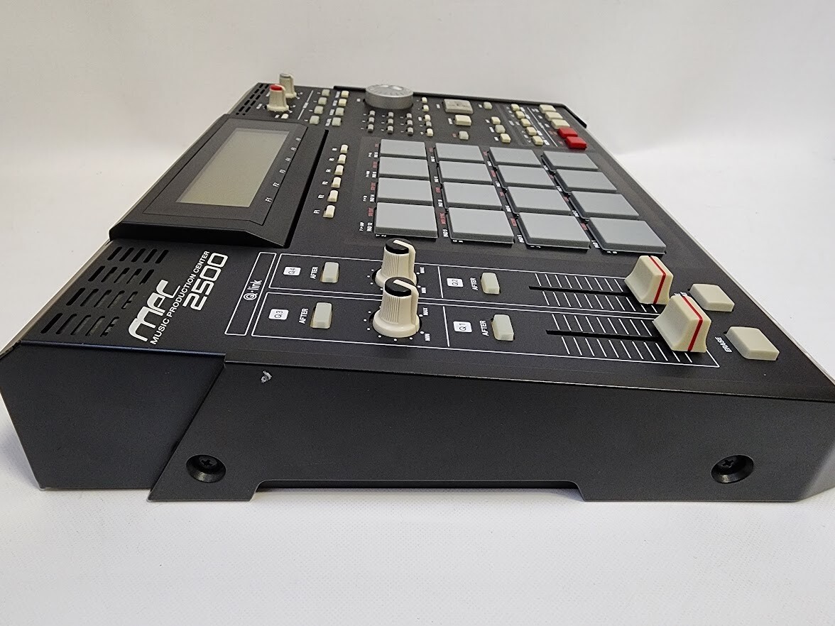 Akai MPC2500 Music Production Center Sampler Drum Machine