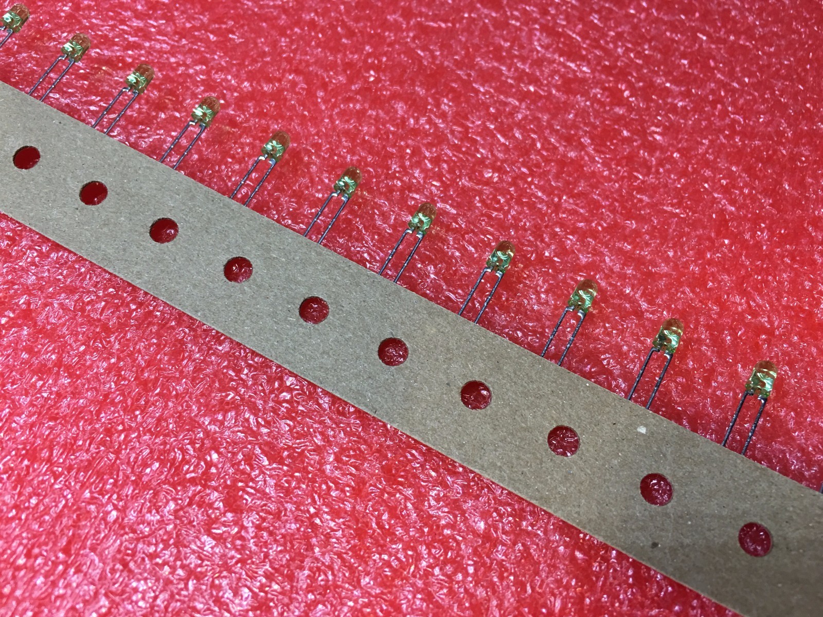 100 PCS LITE-ON 3mm GREEN LED Through Hole 565nm 40mcd