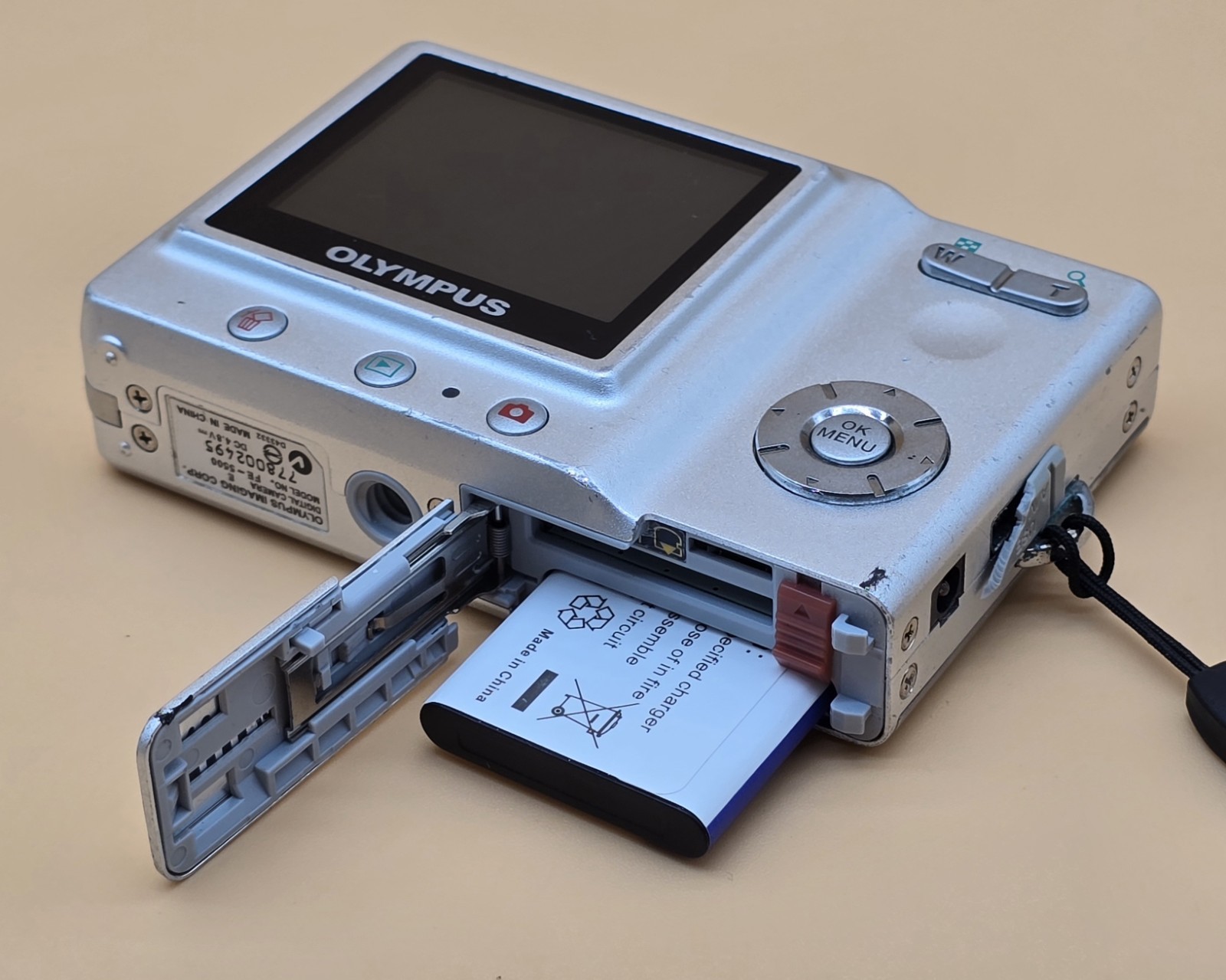 Olympus Digital Camera FE-5500 5.0MP Silver Tested ref A1