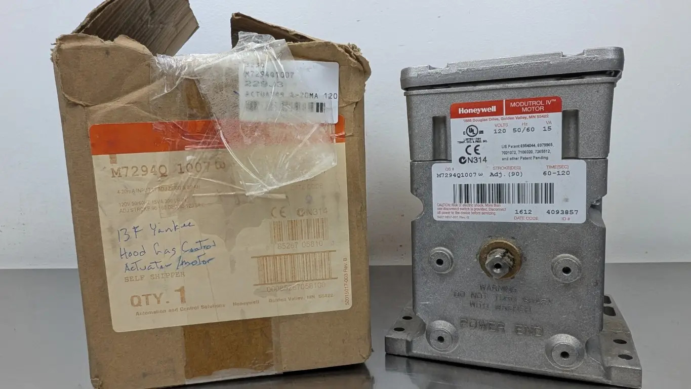 Honeywell M7294Q1007 Modutrol IV Motor 120VAC 300 LB-In