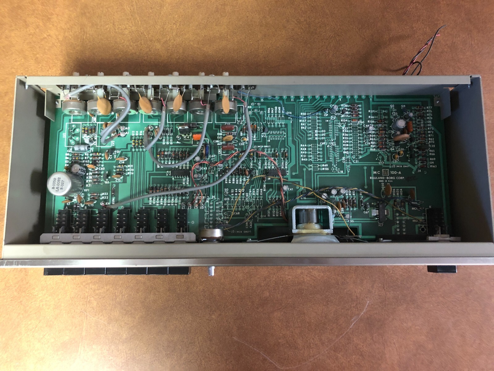 Rauland MCB100