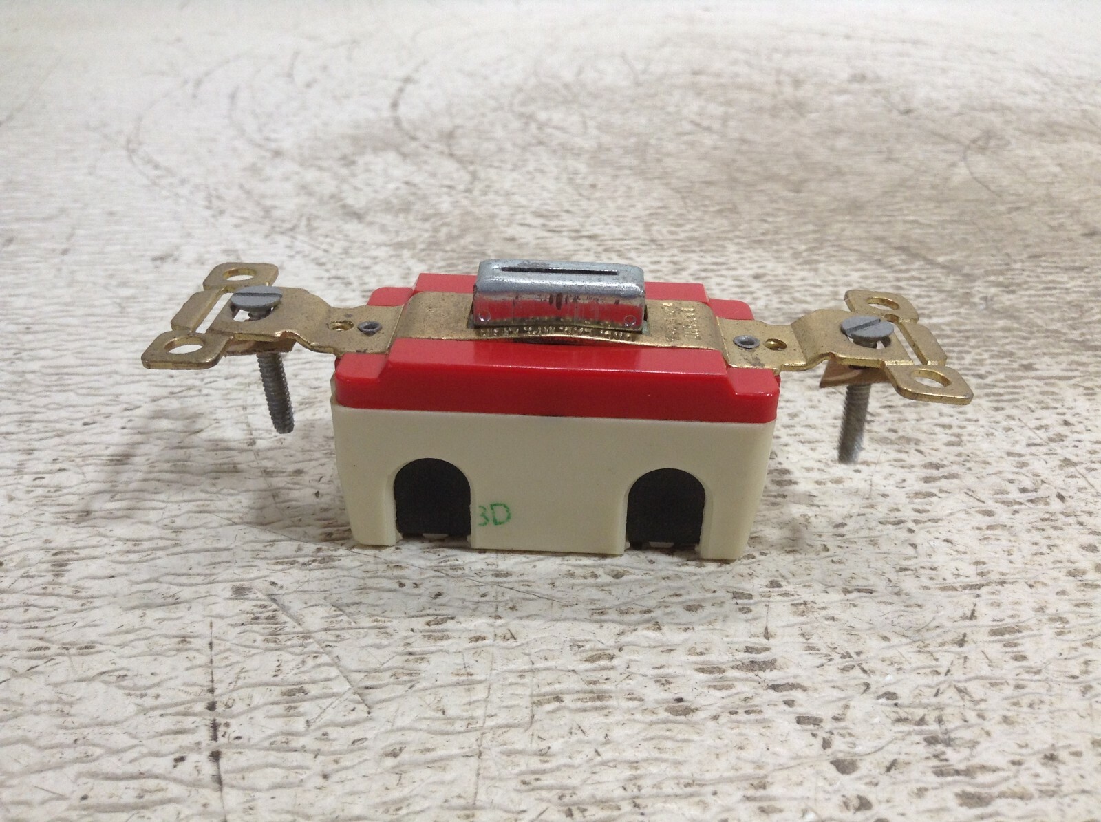Bryant Key Toggle Switch 20/10 Amp 120/277 VAC Red (TB)
