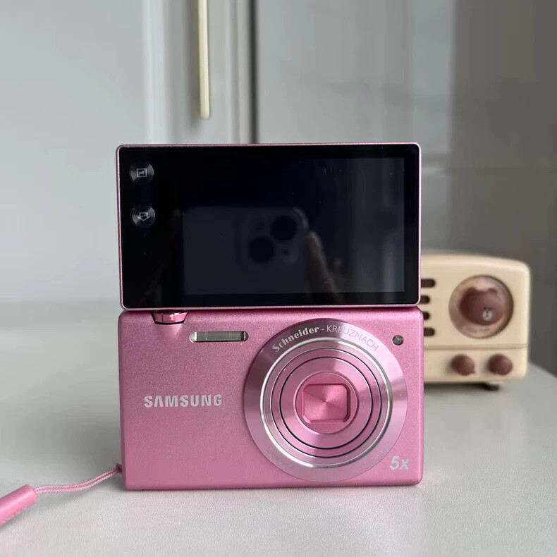 Samsung MV800 Flip-out Touch Screen Vlog Compact Digital Camera 16MP