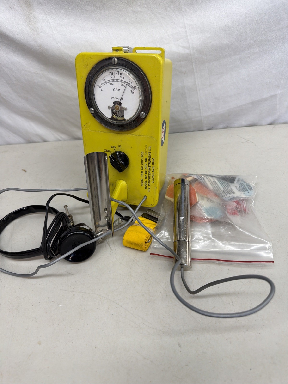 CIVIL DEFENSE VICTOREEN CDV-700 MOD. 6B RADIATION DETECTOR/GEIGER COUNTER 102362