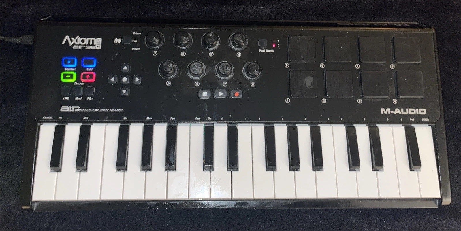 M-Audio Axiom AIR Mini 32 USB MIDI Keyboard Controller 32 Keys 8 Pads 8 Knobs