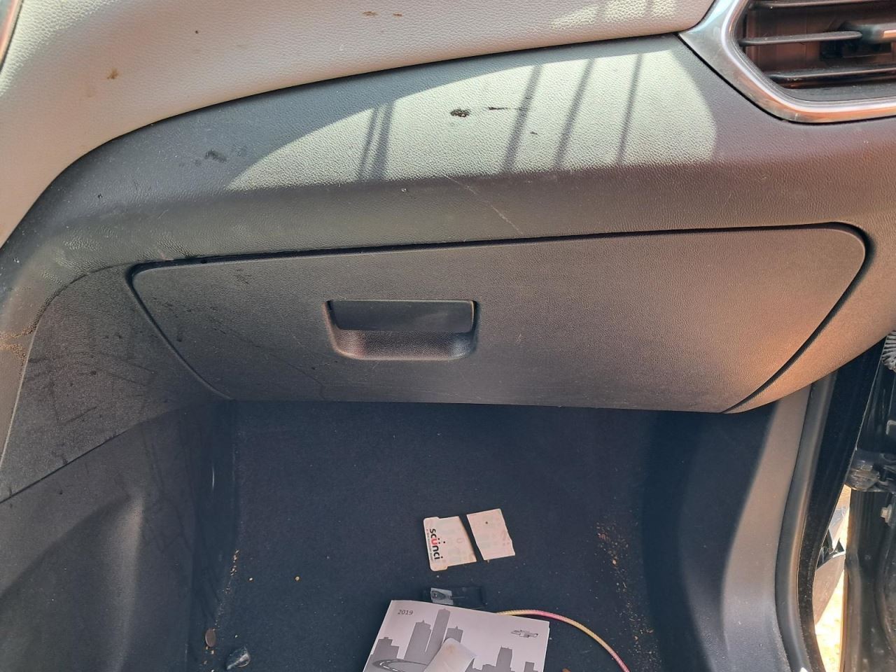 EQUINOX 2019 Glove Box 4768543