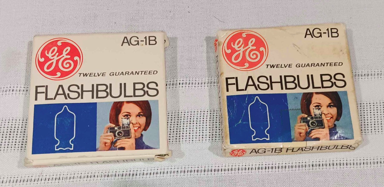 Lot Of 18 General Electric GE AG-1B Flash Bulbs
