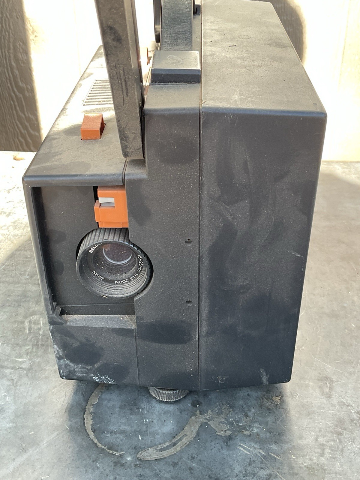 BELL & HOWELL 33SR COMPACT SUPER 8 PROJECTOR Powers On