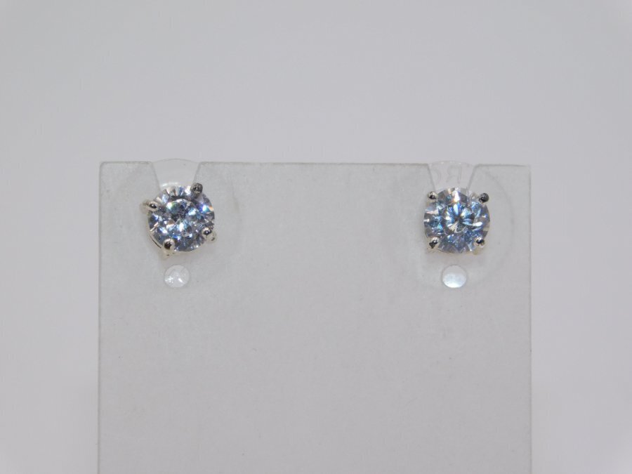 A766-VINTAGE PIERCED EARRINGS~SILVER TONE/SOLITAIRE STONE~STUD~1/4"~CLASSIC