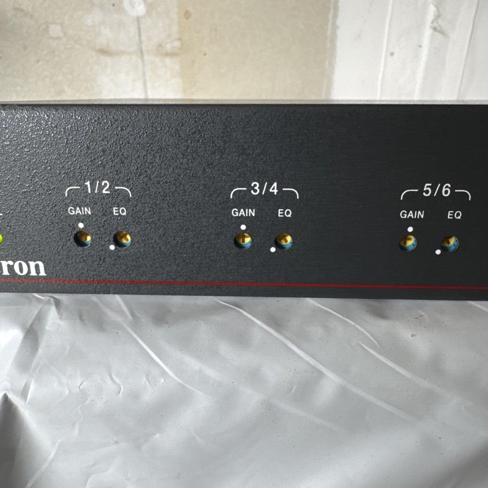 Extron DA 6V EQ - Distribution Amplifier Powers Up No Power Cord