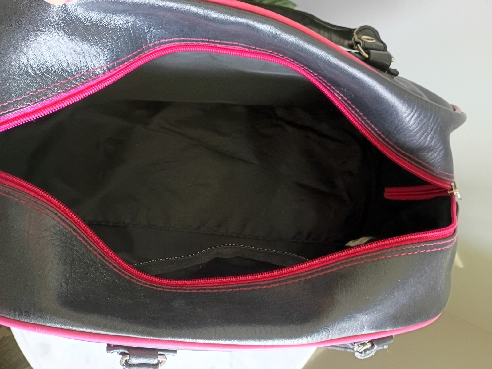 Vintage LULULEMON x Athletica RARE Bowling Style Gym Duffle bag Black Hot Pink