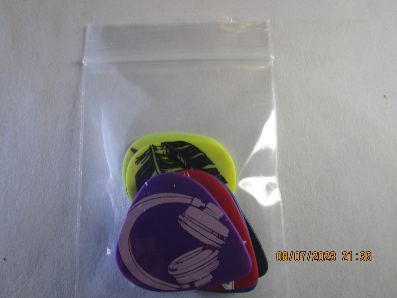 6 Pack Designer Guitar Picks First Act Fun Graphic Designs Heavy Gauge #122