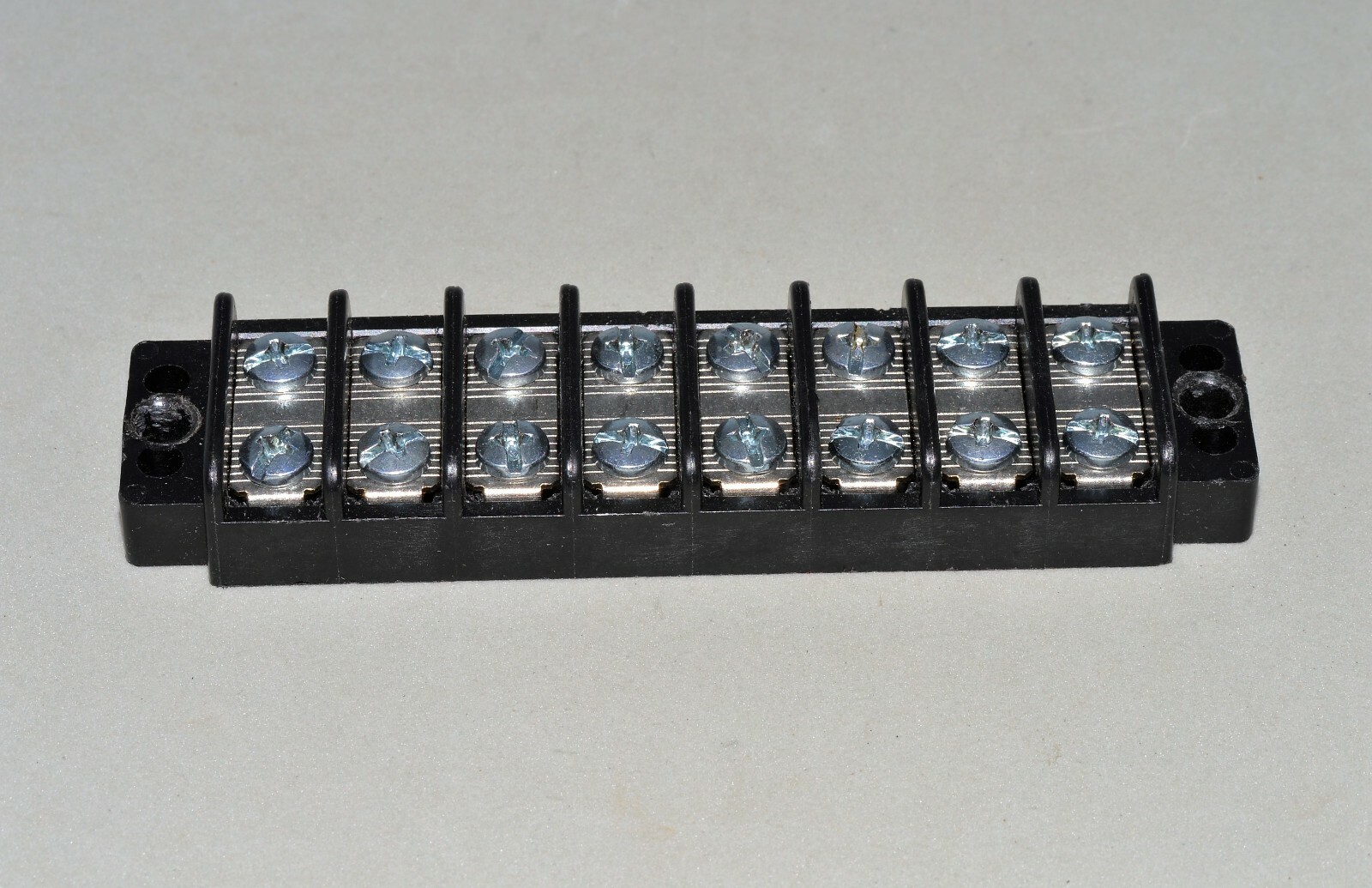 Magnum TB2 - 8 Position Terminal Block