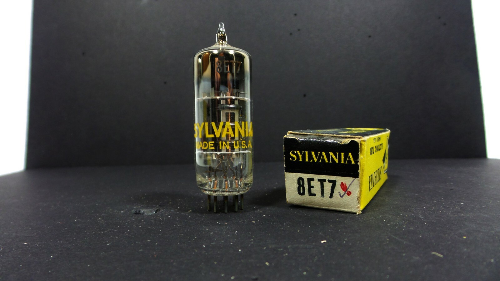 Vintage SYLVANIA 8ET7 Vacuum Electron Tube NOS Untested  FREE SHIPPING