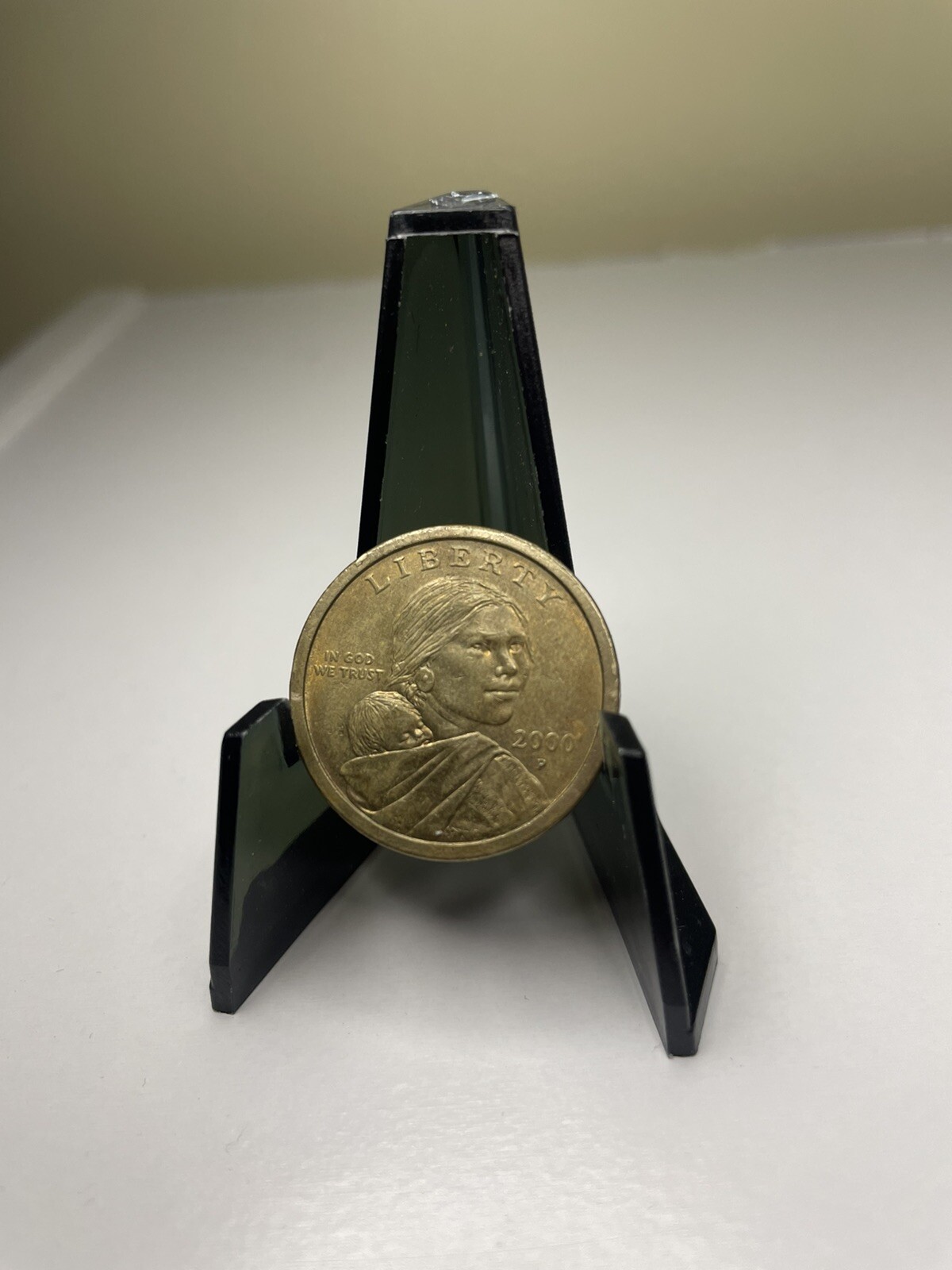2000 P SACAGAWEA ONE DOLLAR US LIBERTY GOLD COLOR COIN Rare