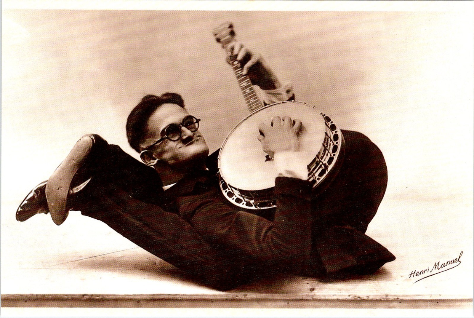 Musical Contortionist & Performer  HENRI MANUEL  With Banjo  1987 4X6 Postcard
