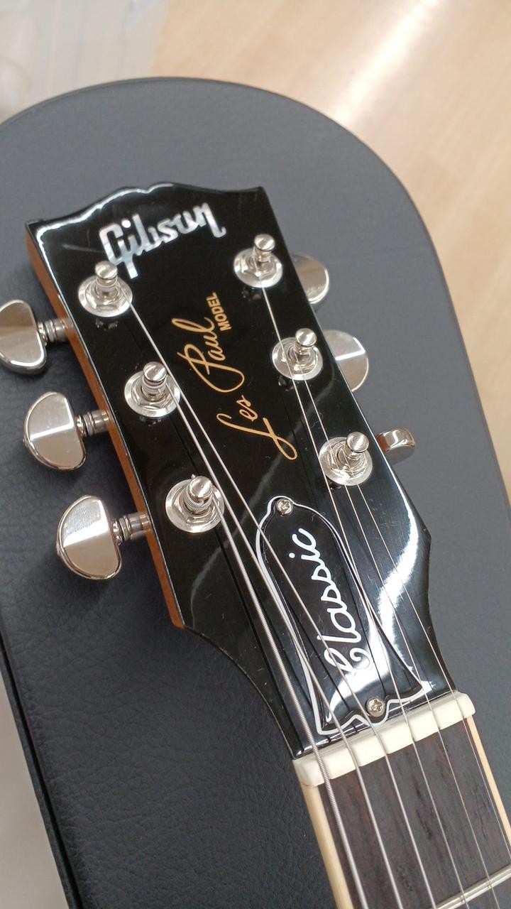 GIBSON LES PAUL LASSIC electric guitar