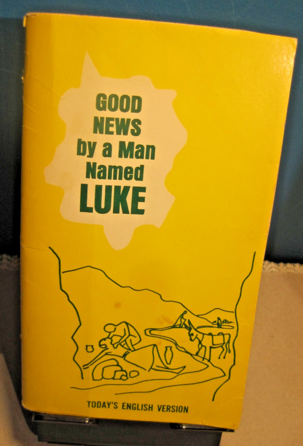 GOOD NEWS by a Man Named Luke Today's English Version - 1971 Cdn Ed. With Damage