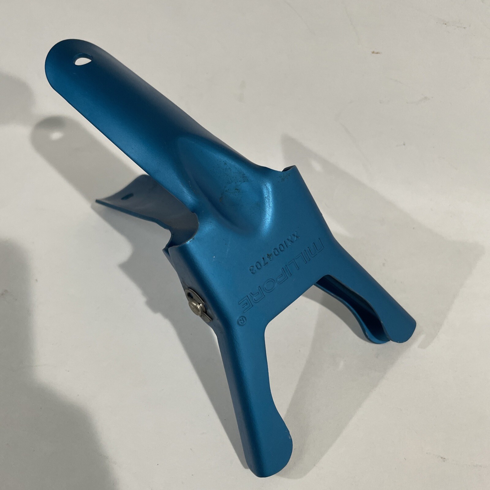 LABORATORY GLASS JOINT CLAMP XX1004703 Millipore Aluminum Spring Closed