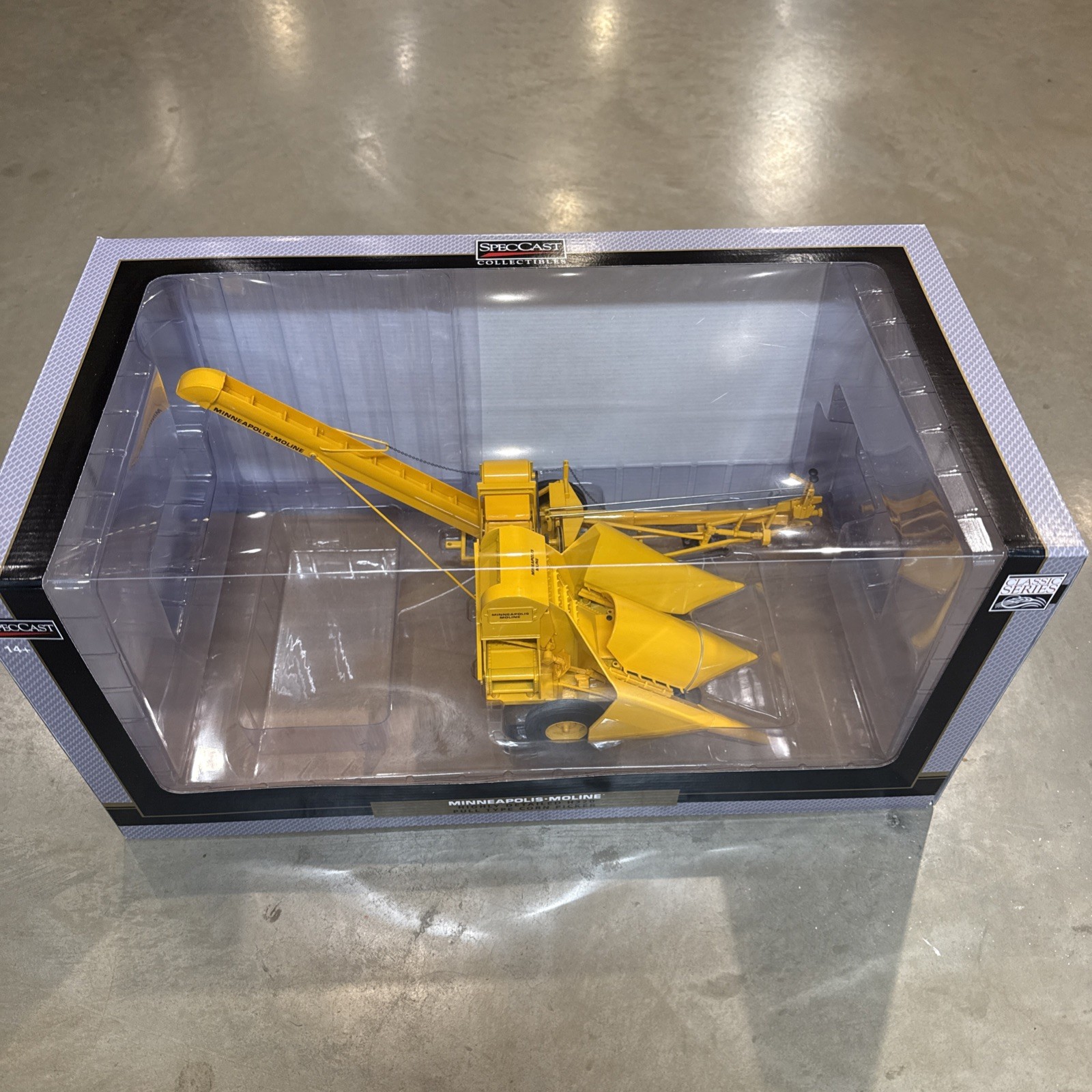 SpecCast Minneapolis Moline H320 Pull Type Corn Picker 1/16 SCT994