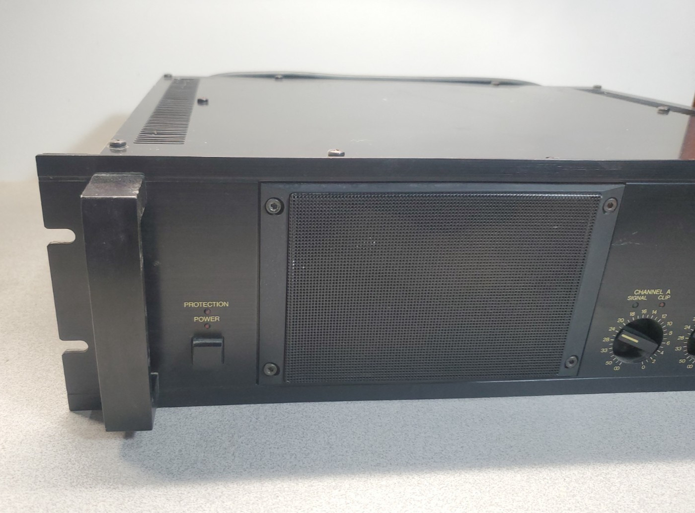 Yamaha P2250 Stereo Power Amplifier - Tested and working