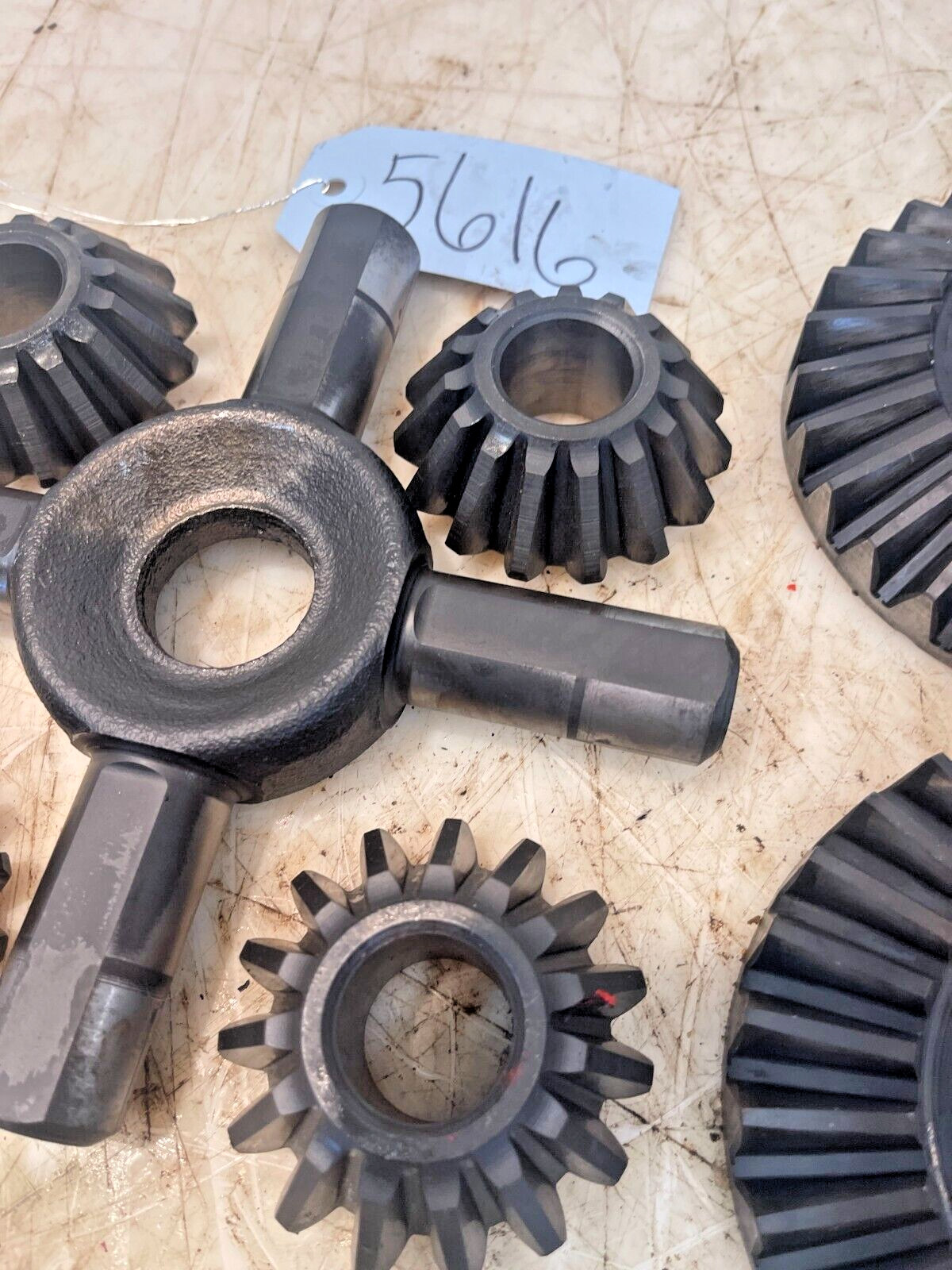 International IH 2504 Tractor Differential Spider Bevel Gears