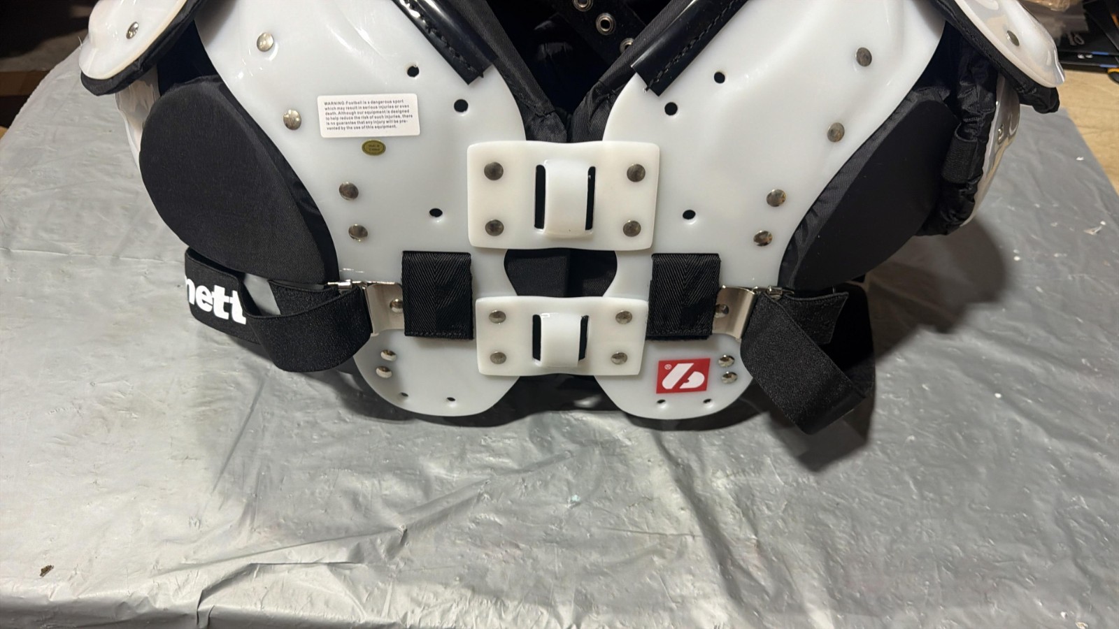 Barnett VISION II competition football shoulder pad, QB-WR-RB-DB Size S