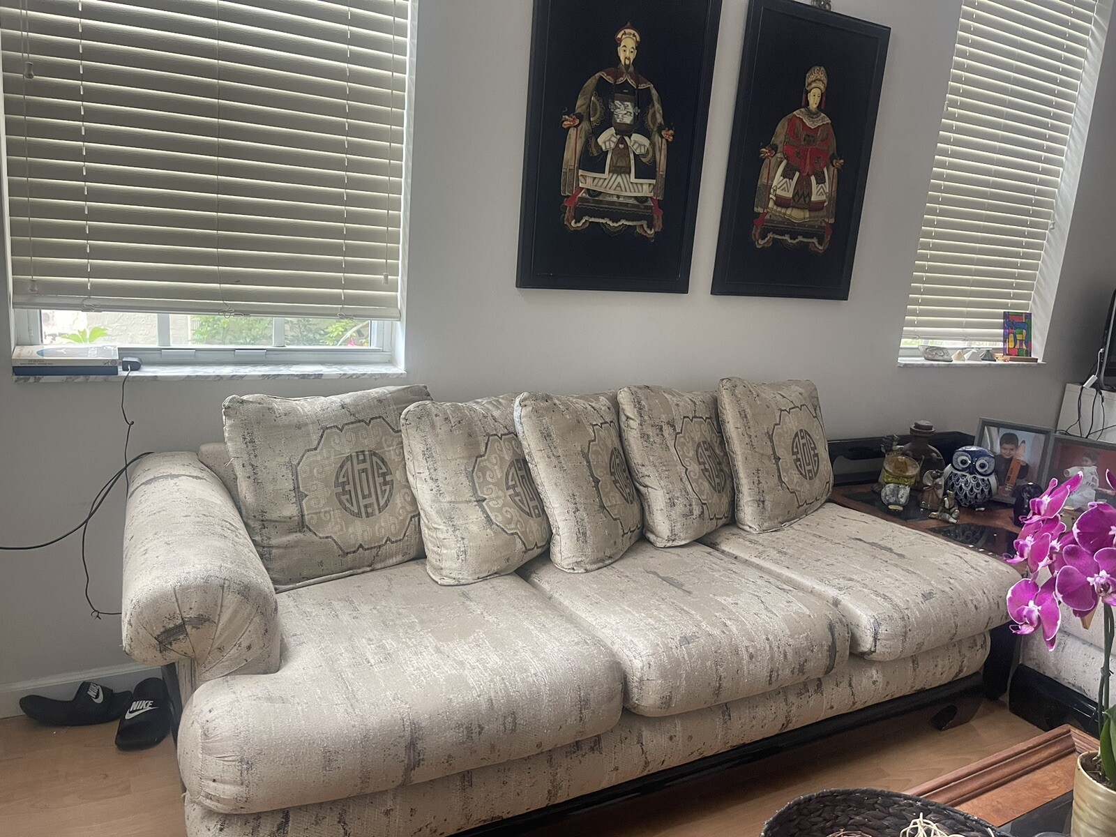 Oriental living room furniture set sectional used 2 Sofas, 2 Tables and Frames