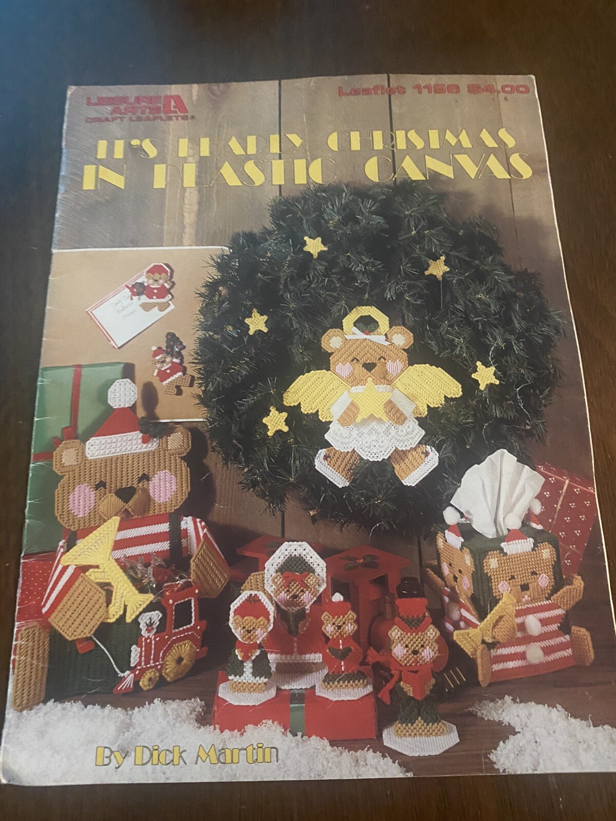Leisure Arts  Christmas  It's Bearly Christmas Plastic Canvas 14 Pg. Booklet