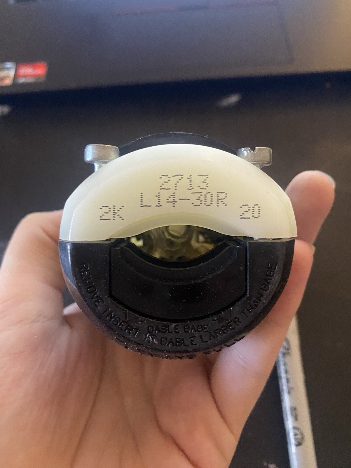 Leviton 2713 3 pole 4 wire grounding locking connector (1708)